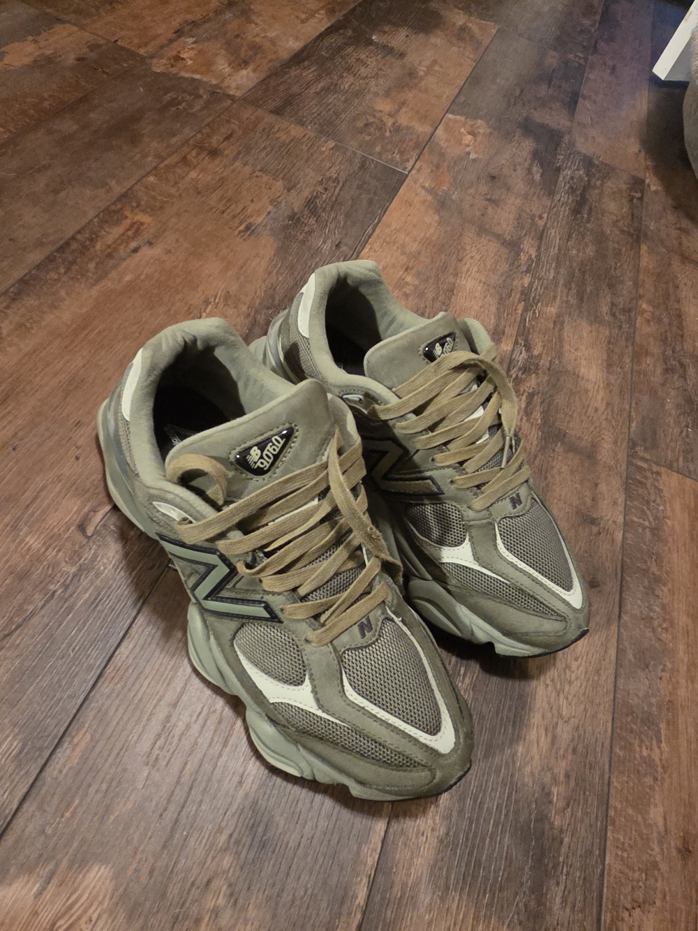 New Balance 9060 Military Green EXCELLENT CONDITION US 10